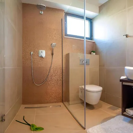 Deluxe 1 6 Beautiful Bedrooms - Sea Front Private Pools - Sauna *
