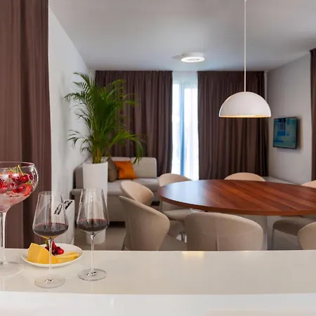 Deluxe 1 6 Beautiful Bedrooms - Sea Front Private Pools - Sauna * Trogir