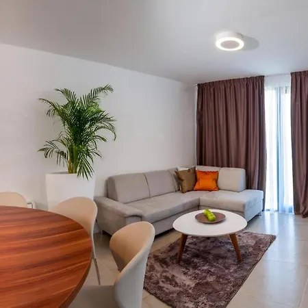 Deluxe 1 6 Beautiful Bedrooms - Sea Front Private Pools - Sauna