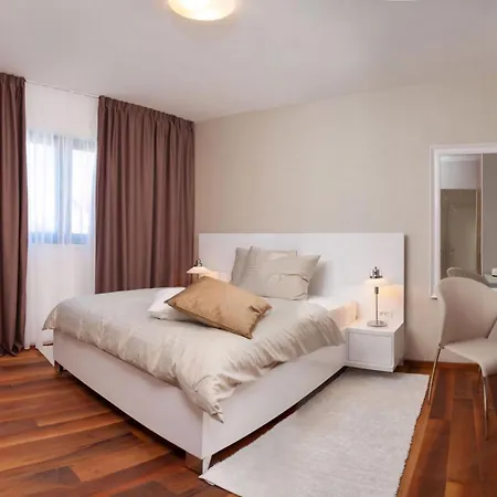Deluxe 1 6 Beautiful Bedrooms - Sea Front Private Pools - Sauna Villa *