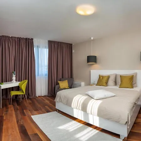 Deluxe 1 6 Beautiful Bedrooms - Sea Front Private Pools - Sauna Trogir