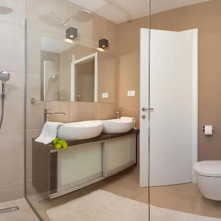 Deluxe 1 6 Beautiful Bedrooms - Sea Front Private Pools - Sauna Villa
