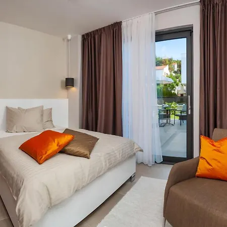Deluxe 1 6 Beautiful Bedrooms - Sea Front Private Pools - Sauna * Trogir