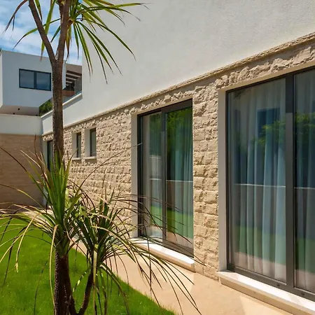 Deluxe 1 6 Beautiful Bedrooms - Sea Front Private Pools - Sauna