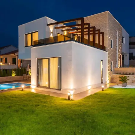 Deluxe 1 6 Beautiful Bedrooms - Sea Front Private Pools - Sauna Villa