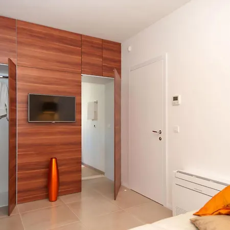 Villa Deluxe 1 6 Beautiful Bedrooms - Sea Front Private Pools - Sauna