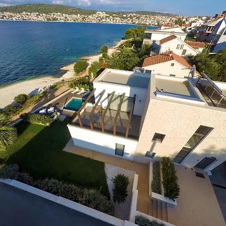 Deluxe 1 6 Beautiful Bedrooms - Sea Front Private Pools - Sauna *