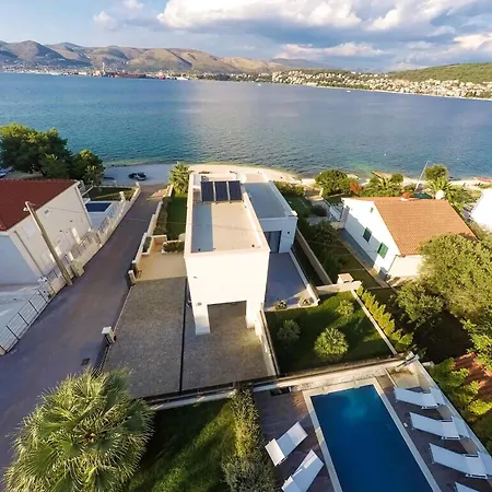 Deluxe 1 6 Beautiful Bedrooms - Sea Front Private Pools - Sauna