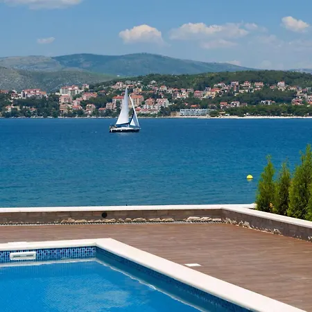 Deluxe 1 6 Beautiful Bedrooms - Sea Front Private Pools - Sauna Trogir