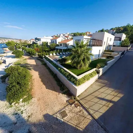 Deluxe 1 6 Beautiful Bedrooms - Sea Front Private Pools - Sauna Villa
