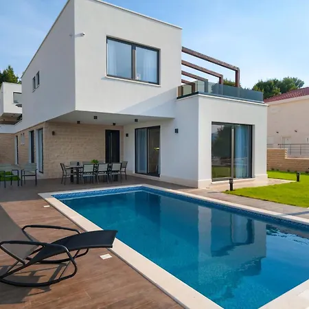 Villa Deluxe 1 6 Beautiful Bedrooms - Sea Front Private Pools - Sauna Trogir