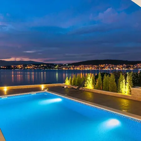 Deluxe 1 6 Beautiful Bedrooms - Sea Front Private Pools - Sauna *