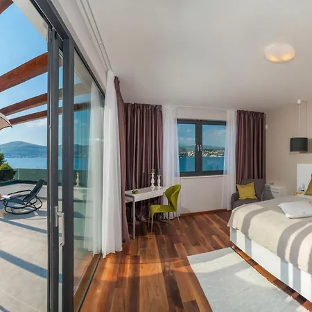 빌라 Seafront Deluxe Jevan 6 Beautiful Bedrooms Private Pool 트로기르