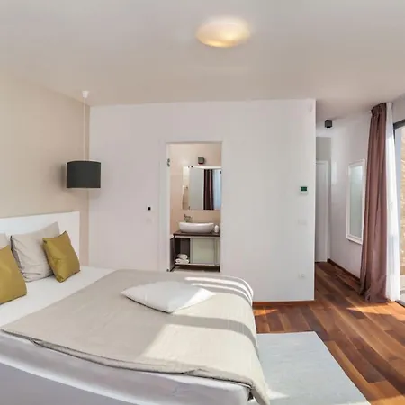 빌라 Seafront Deluxe Jevan 6 Beautiful Bedrooms Private Pool 트로기르