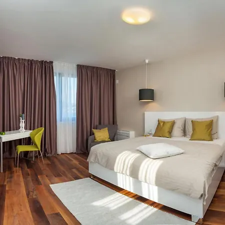 Deluxe 1 6 Beautiful Bedrooms - Sea Front Private Pools - Sauna *