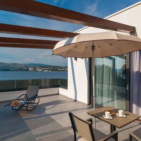 Seafront Deluxe Jevan 6 Beautiful Bedrooms Private Pool 트로기르