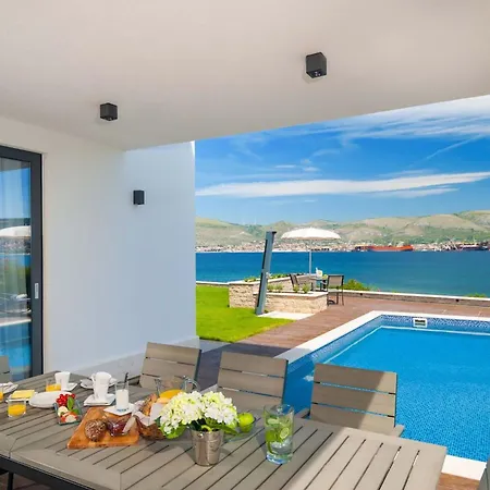 Deluxe 1 6 Beautiful Bedrooms - Sea Front Private Pools - Sauna