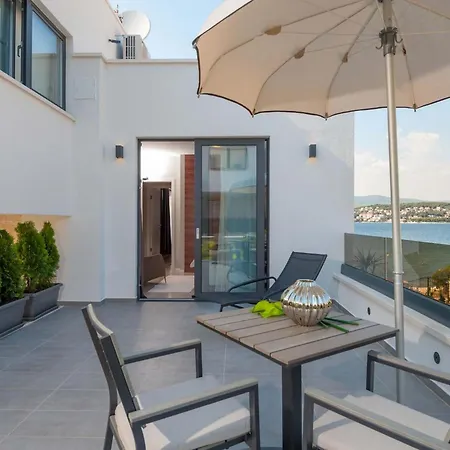 Deluxe 1 6 Beautiful Bedrooms - Sea Front Private Pools - Sauna فيلة