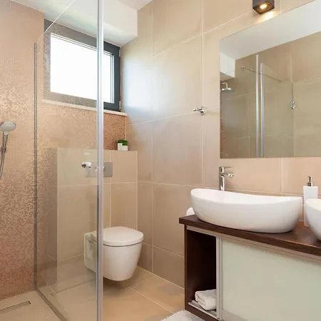Seafront Deluxe Jevan 6 Beautiful Bedrooms Private Pool 빌라 트로기르