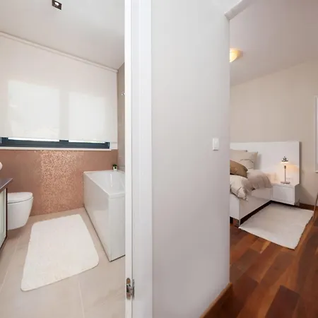 Deluxe 1 6 Beautiful Bedrooms - Sea Front Private Pools - Sauna *