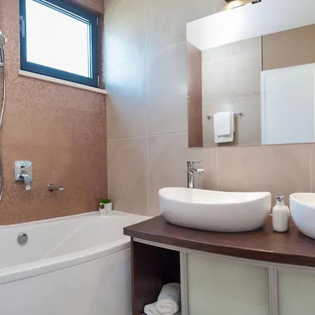 Deluxe 1 6 Beautiful Bedrooms - Sea Front Private Pools - Sauna * تروغير
