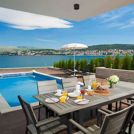 Deluxe 1 6 Beautiful Bedrooms - Sea Front Private Pools - Sauna فيلة *