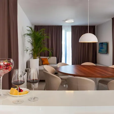 Deluxe 1 6 Beautiful Bedrooms - Sea Front Private Pools - Sauna *