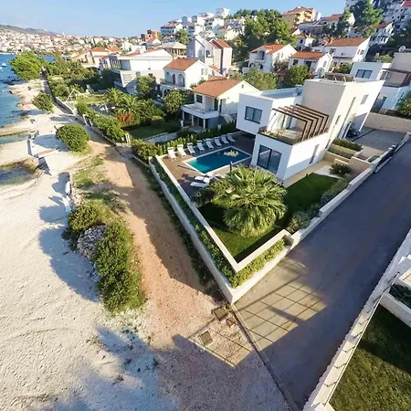 Deluxe 1 6 Beautiful Bedrooms - Sea Front Private Pools - Sauna تروغير