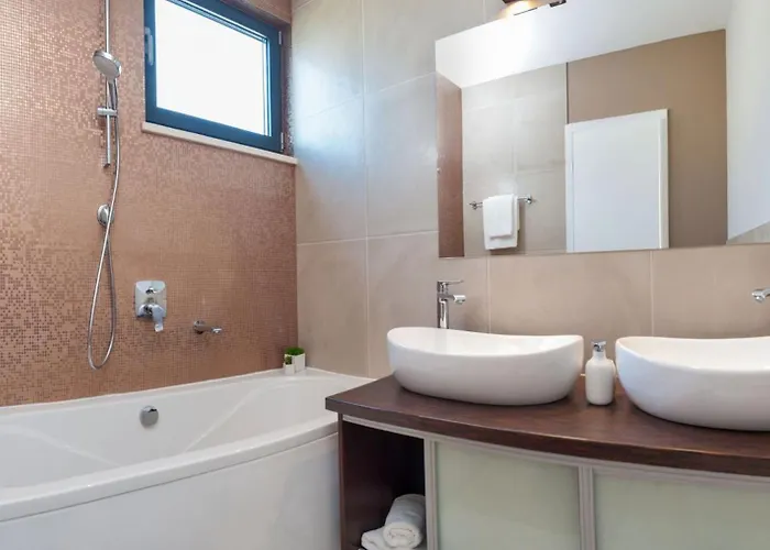 Seafront Deluxe Jevan 6 Beautiful Bedrooms Private Pool * Trogir